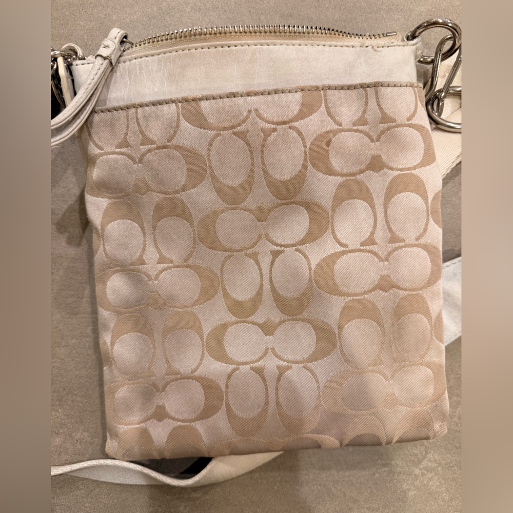 Used Coach Light Khaki/Cream Sateen Signature Swing Pack Crossbody - Picture 13 of 16